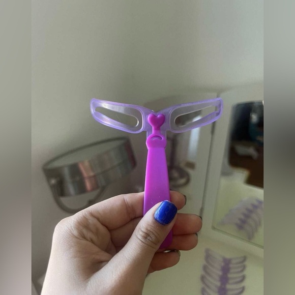 Eyebrow Shapes Makeup Tool - Picture 3 of 4